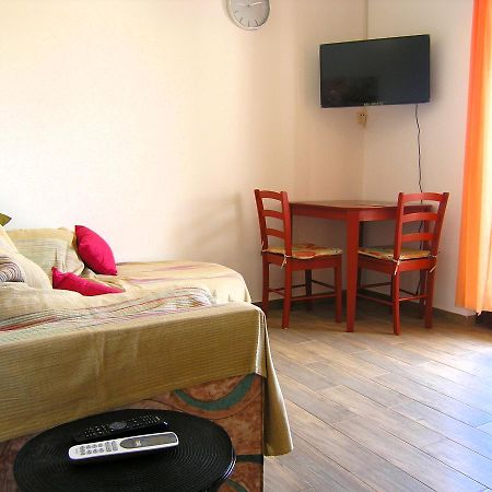 Apartman Braut Krk Town Buitenkant foto