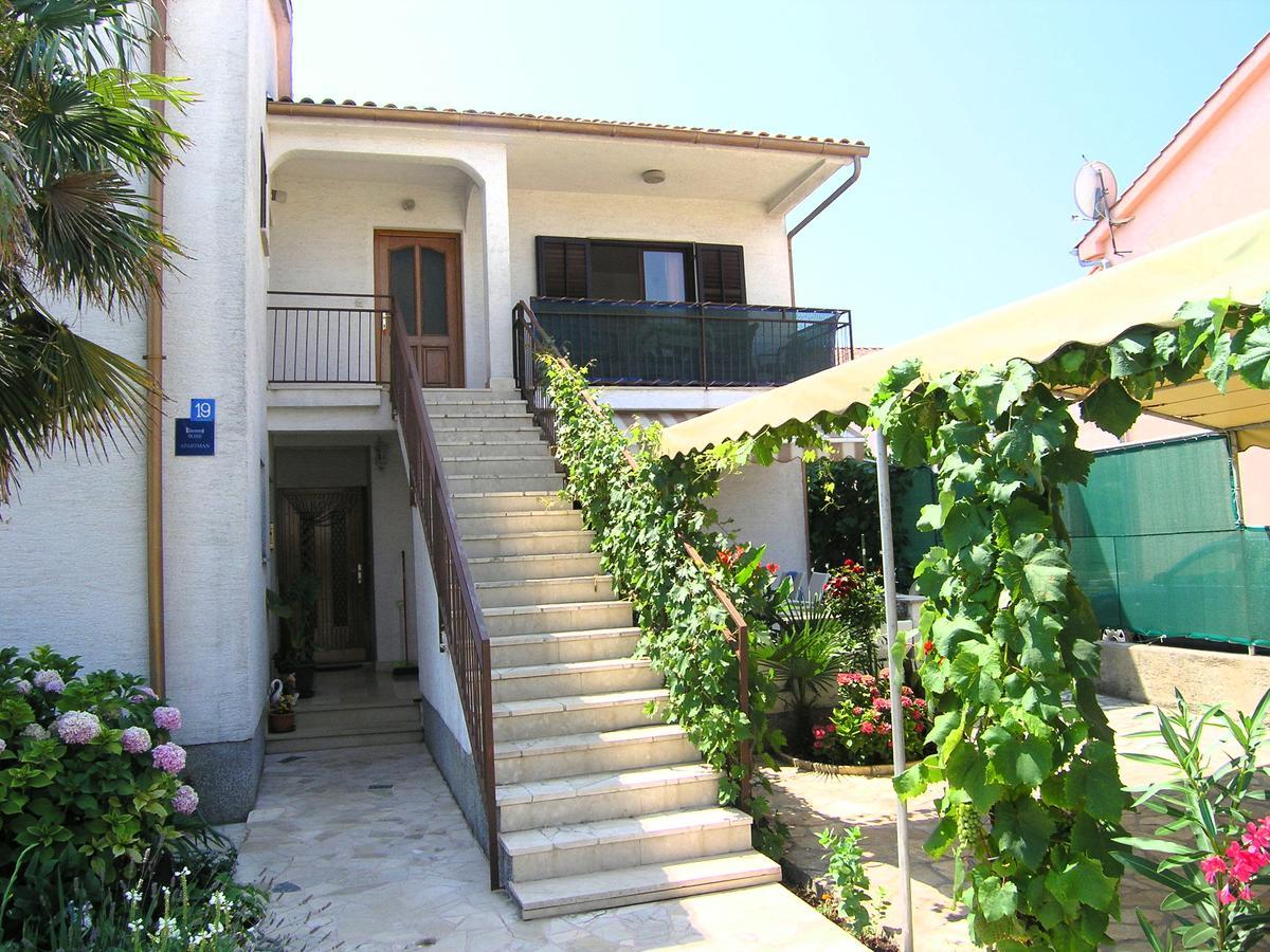 Apartman Braut Krk Town Buitenkant foto
