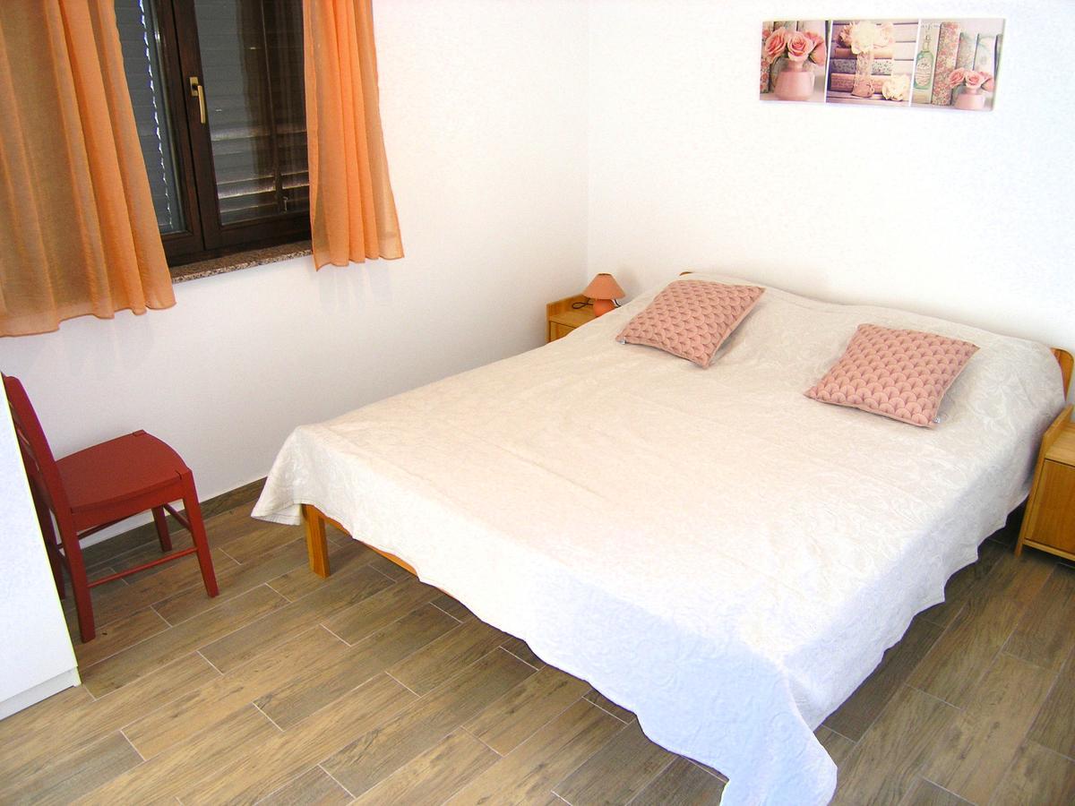 Apartman Braut Krk Town Buitenkant foto