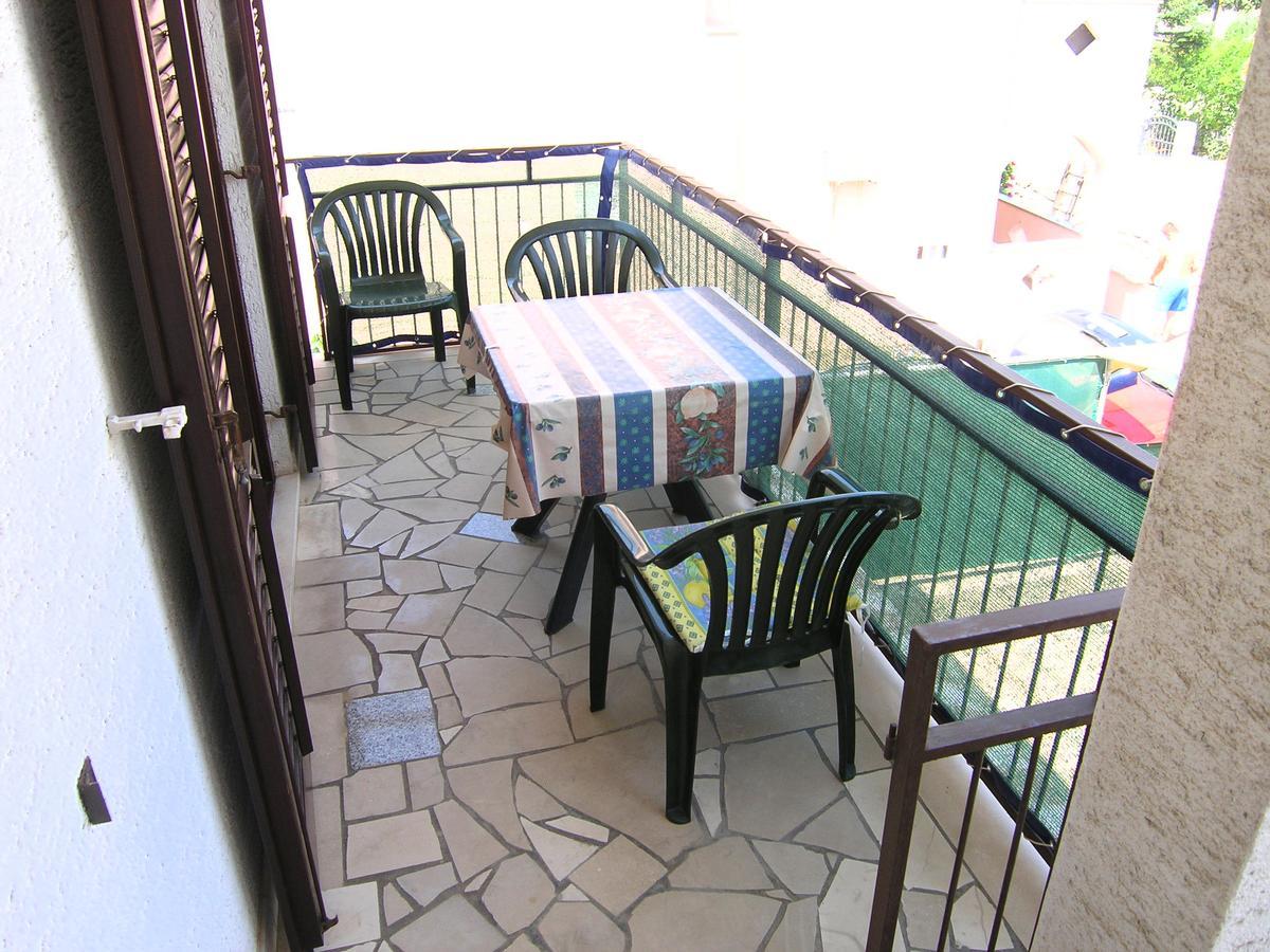 Apartman Braut Krk Town Buitenkant foto