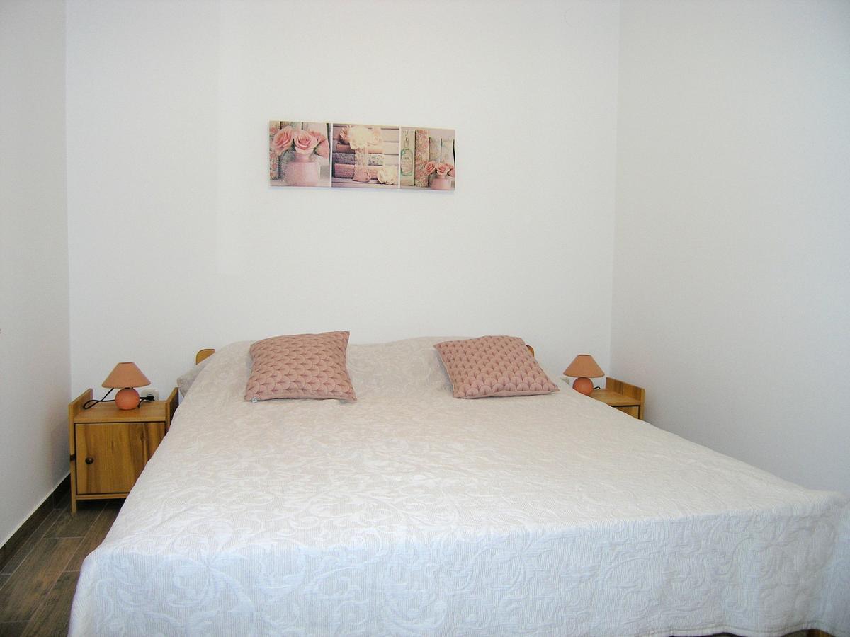 Apartman Braut Krk Town Buitenkant foto